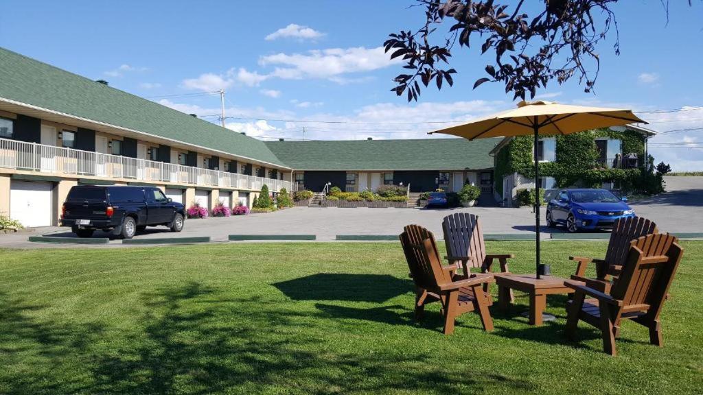 Hotel Oasis Lac St-Louis سالبيري دي فاليفيلد المظهر الخارجي الصورة