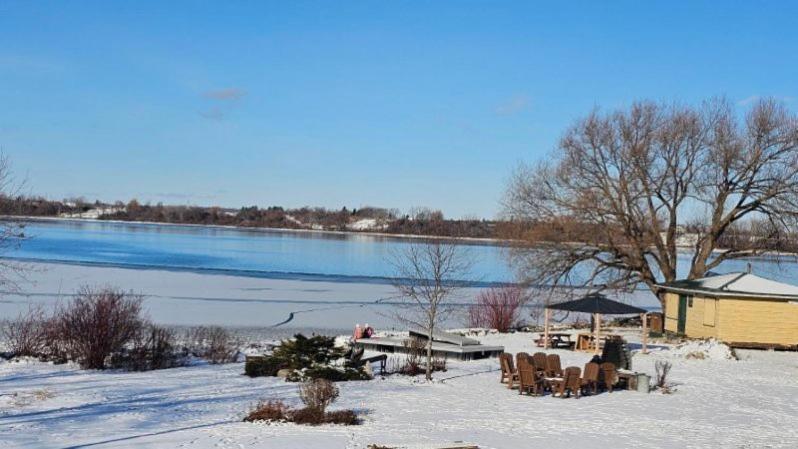 Hotel Oasis Lac St-Louis سالبيري دي فاليفيلد المظهر الخارجي الصورة