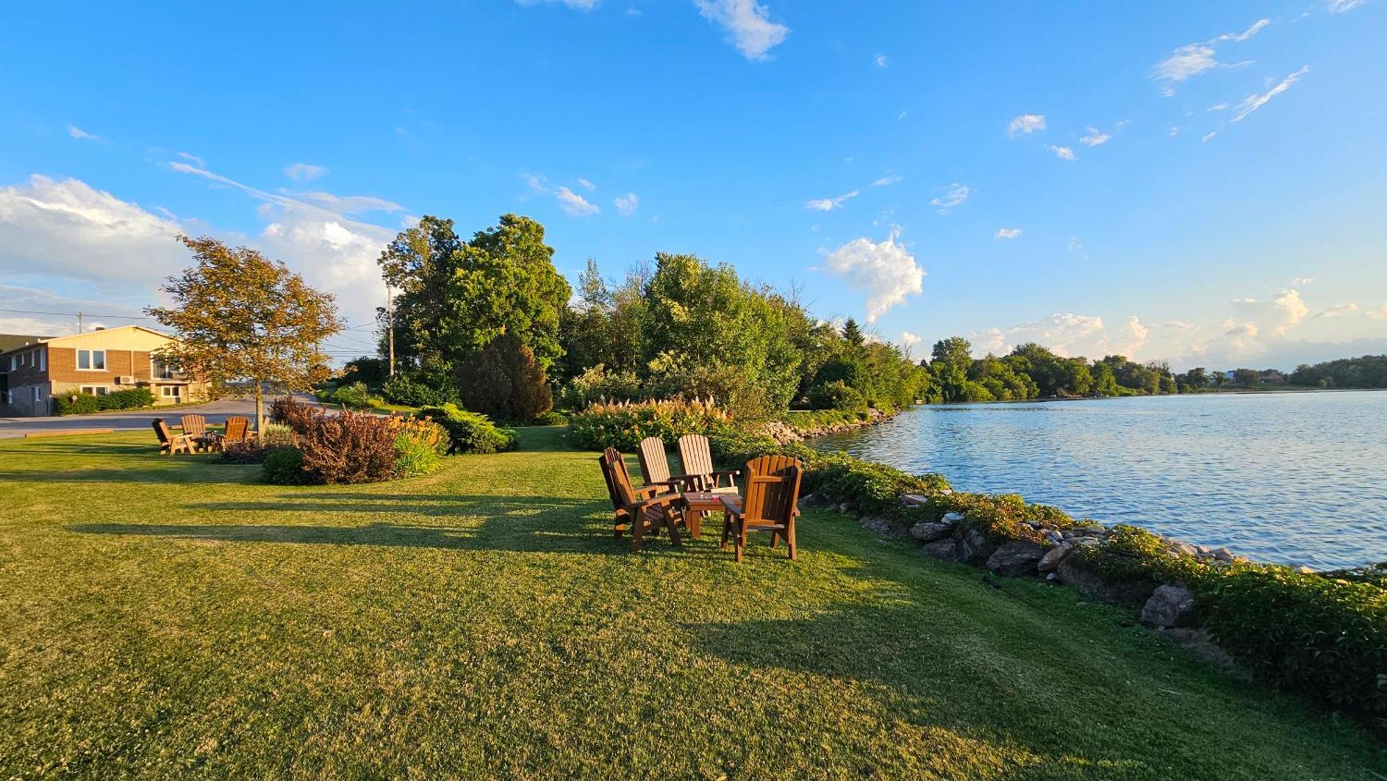 Hotel Oasis Lac St-Louis سالبيري دي فاليفيلد المظهر الخارجي الصورة