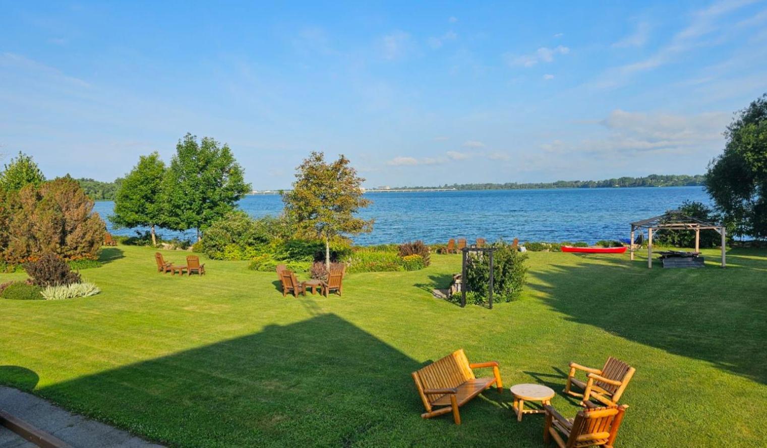 Hotel Oasis Lac St-Louis سالبيري دي فاليفيلد المظهر الخارجي الصورة